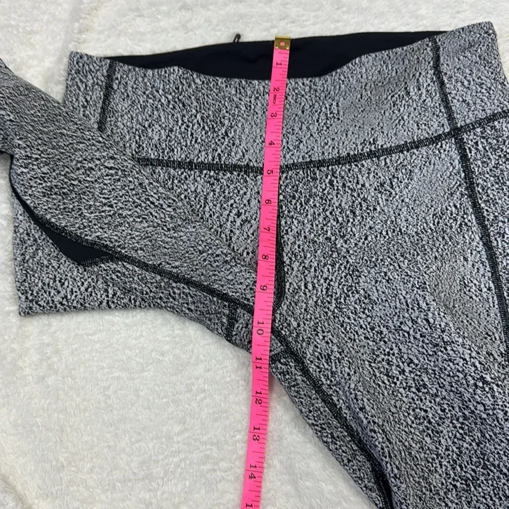 Lululemon Athletica Black and Gray Patterned Leggings